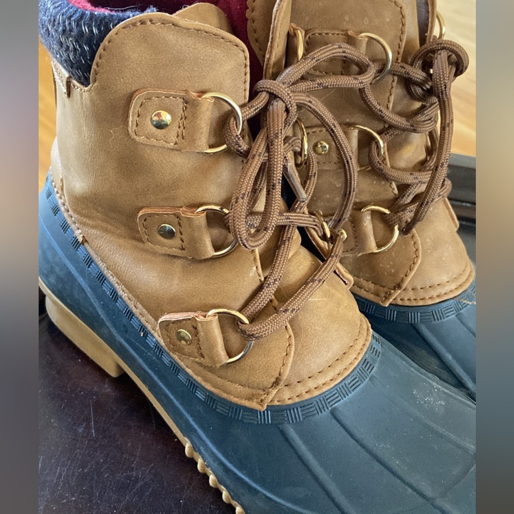 Tommy Hilfiger womens duck rain snow boots 9